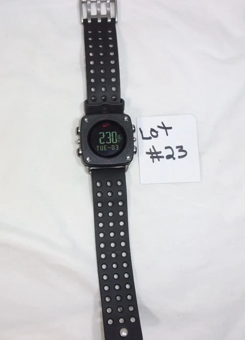NIKE SPORTS WATCH WC0070-TIME AND FUNCTIONS WORK-NEEDS CLEANING UNDER CRYSTAL